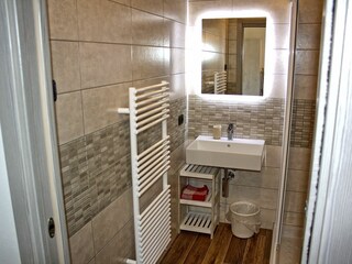 Modernes Badezimmer
