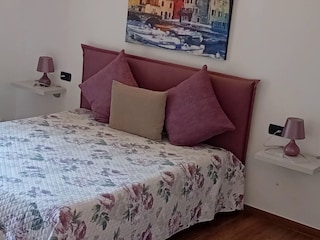 Bequemes Bett mit hochwertiger Matratze