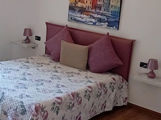 Neues Bett (seit 2026) im Wohn-/ Schlafraum