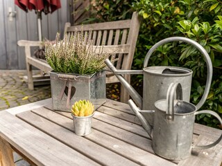 Gartenbereich mit Sitzecke für Gäste