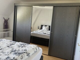 Schlafzimmer 1