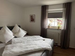 Schlafzimmer 1