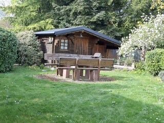Garten mit Gartenhütte
