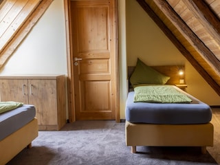 2. Kinderschlafzimmer mit 2 Betten