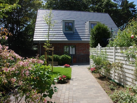 Ferienhaus Idyllisches Ambiente am Südstrand - links
