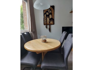 Wohnzimmer Esstisch (kann vergrößert werden)