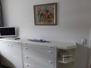 Schlafzimmer Sideboard . kl. Fernseher