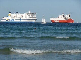 Fähren: Blick vom Strand aus