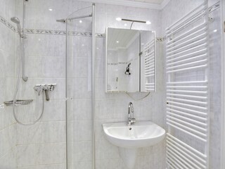 Badezimmer/Duschbad