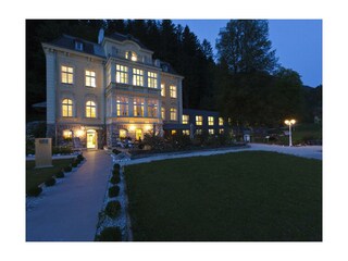 Villa Sonnwend bei Dämmerung