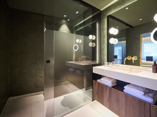 hotel-noa-schladming-suite-badezimmer-3