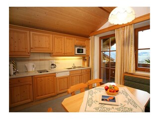 Küche und Wohnraum im Appartement