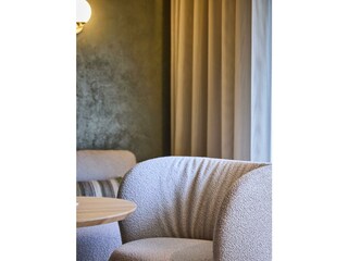 hotel-noa-schladming-suite-loungesessel