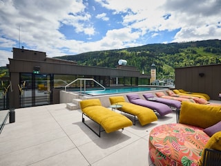 hotel-noa-schladming-rooftop-pool-8