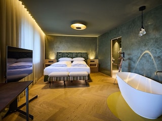 hotel-noa-schladming-suite-bett