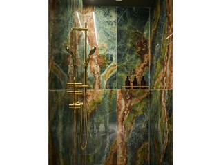 hotel-noa-schladming-suite-badezimmer-regendusche