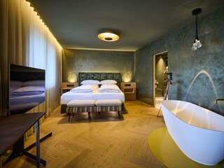 hotel-noa-schladming-suite-bett