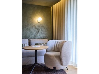 hotel-noa-schladming-suite-leseecke