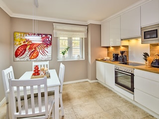 Küche mit 2. Essbereich