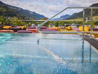 hotel-noa-schladming-rooftop-pool-14