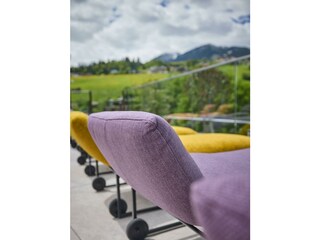 hotel-noa-schladming-rooftop-pool-liegen-10