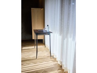 hotel-noa-schladming-suite-arbeitstisch