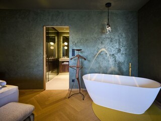 hotel-noa-schladming-suite-badewanne