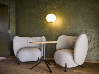 hotel-noa-schladming-suite-sitzecke