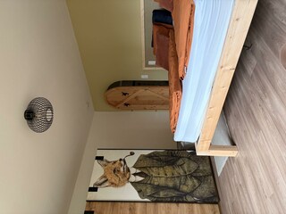 Schlafzimmer mit 180x200 Bett