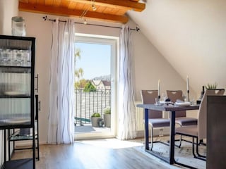 Küche Blick zum Balkon