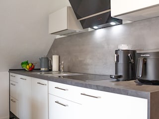 Küchenzeile mit Spülmaschine