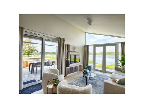 Ferienhaus Ferien Chalet mit Blick aufs Wasser | 6 Pers.