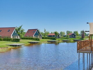 Kanuteich mit Ferienhäusern