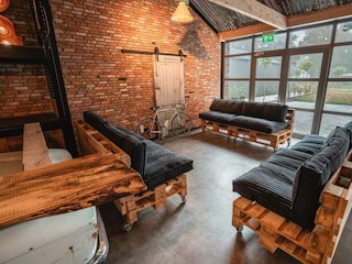 Lounge corner with pallet sofas