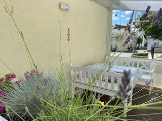 Balkon mit Sitzgelegenheit für bis zu 7 Personen