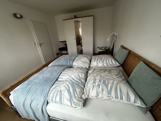 Schlafzimmer 1