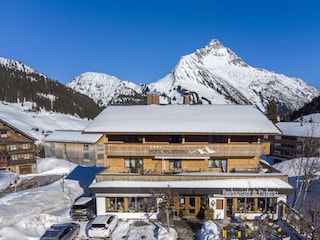 Hotel Walserberg Außenansicht