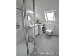 Badezimmer mit Fenster