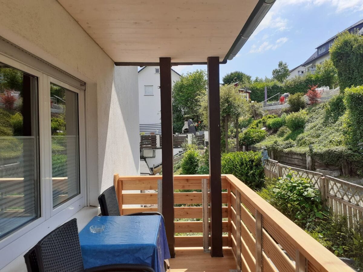 Balkon mit Blick zum Garten