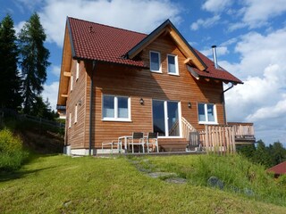 Direkter Zugang von der Terrasse zum Garten