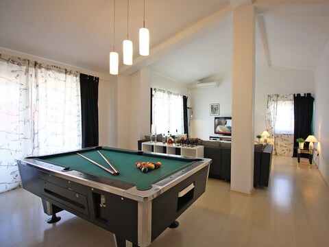 Holiday apartment No.8 (4+2) 60 m from the pebble beach