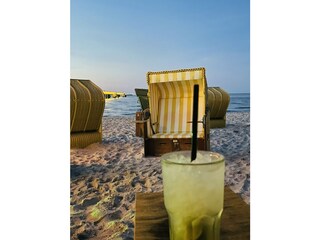 Cocktailbar mit Strandkörben