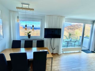 Large Livingroom with balcony and seaview