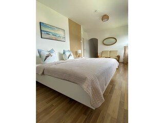 Hauptschlafzimmer im OG mit begehbarem Kleiderschrank