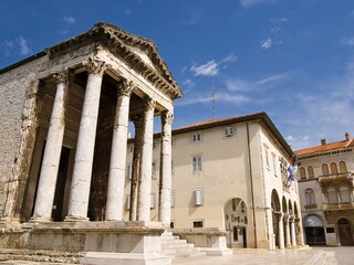 Temple of Augustus on the main square