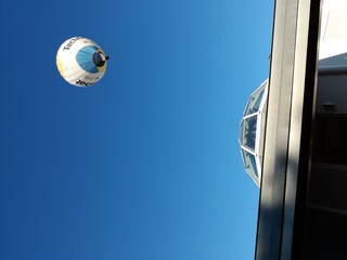 FLIEGEN FAHREN