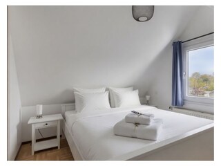 Bedroom 3 with kingsize bed
