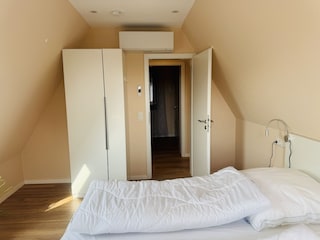 Schlafzimmer 1 mit Doppelbett