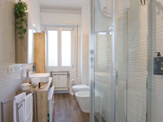 Badezimmer mit Dusche