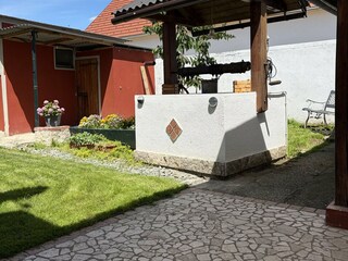 Hofbrunnen Innenhof Mosaikboden Langerhof Hannersdorf